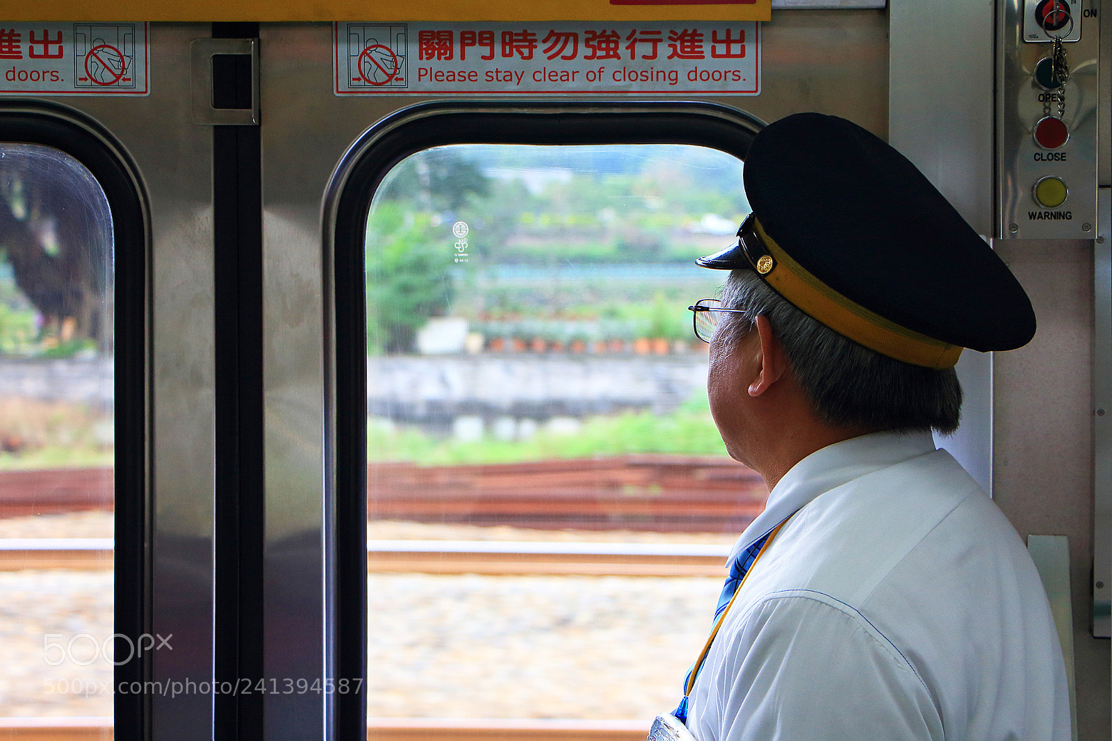 Canon EOS 650D (EOS Rebel T4i / EOS Kiss X6i) sample photo. #commuters photography