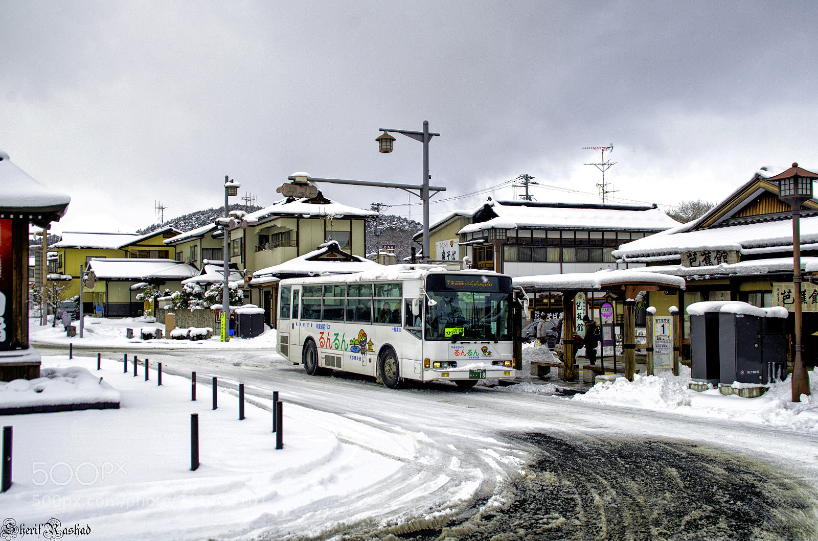 Pentax K-50 sample photo. Waiting in the snow photography