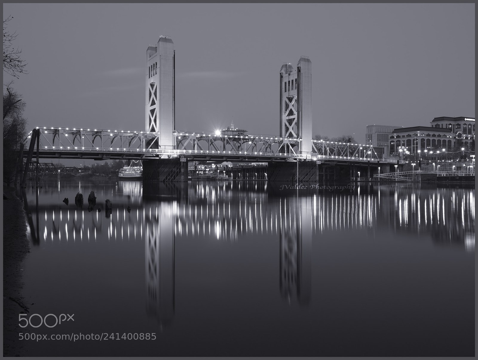 Olympus OM-D E-M1 Mark II sample photo. The lights of tower photography