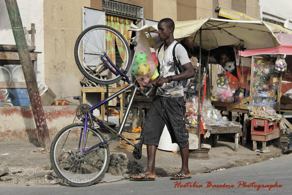 Canon EOS 1100D (EOS Rebel T3 / EOS Kiss X50) sample photo. Jeune homme avec v photography