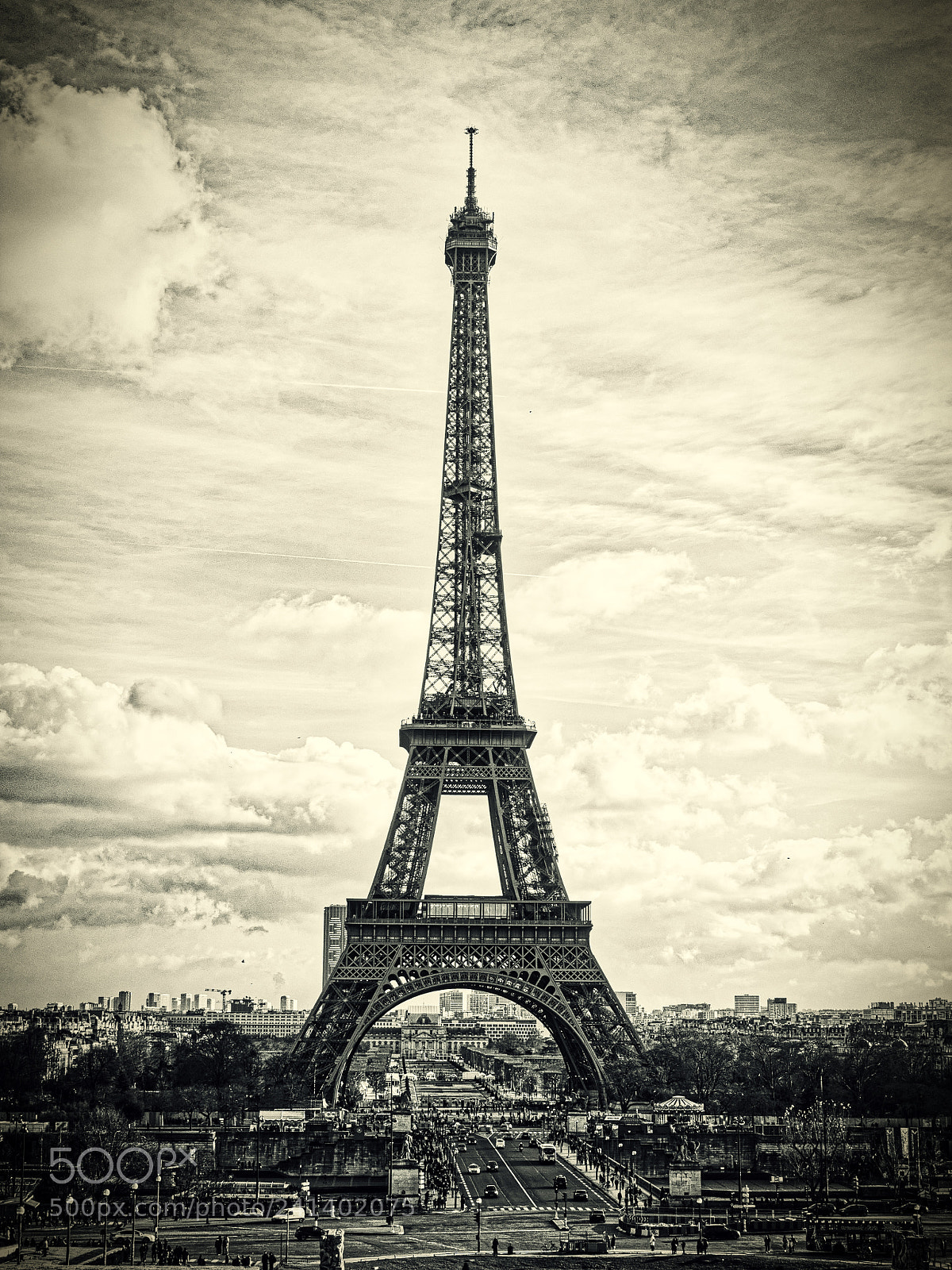 Olympus OM-D E-M5 II sample photo. Eiffel tower photography