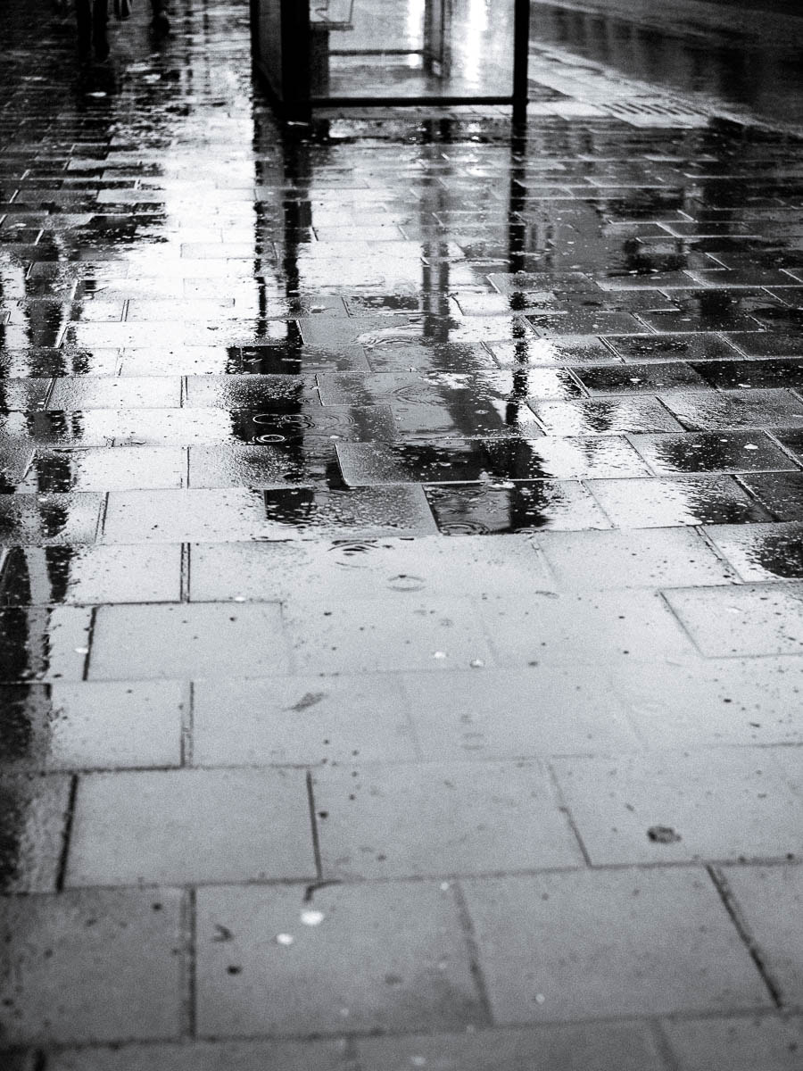 Summicron-M 50mm f/2 (III) sample photo. Rainy day on the street photography