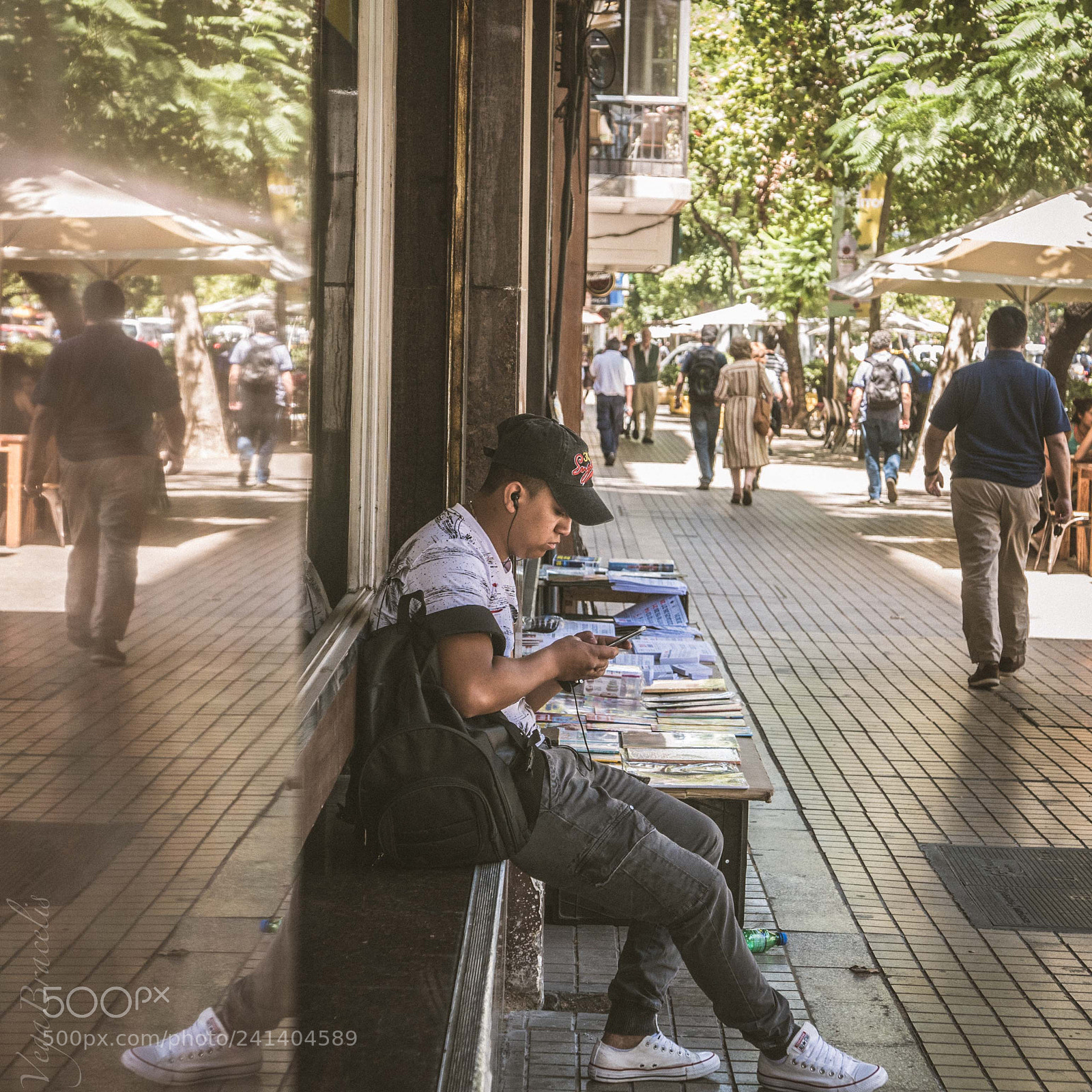 Leica D-Lux (Typ 109) sample photo. Magazine seller photography