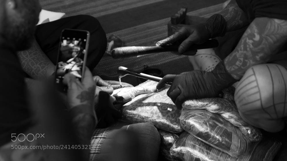 Canon EOS 550D (EOS Rebel T2i / EOS Kiss X4) sample photo. Brussels tattoo convention photography