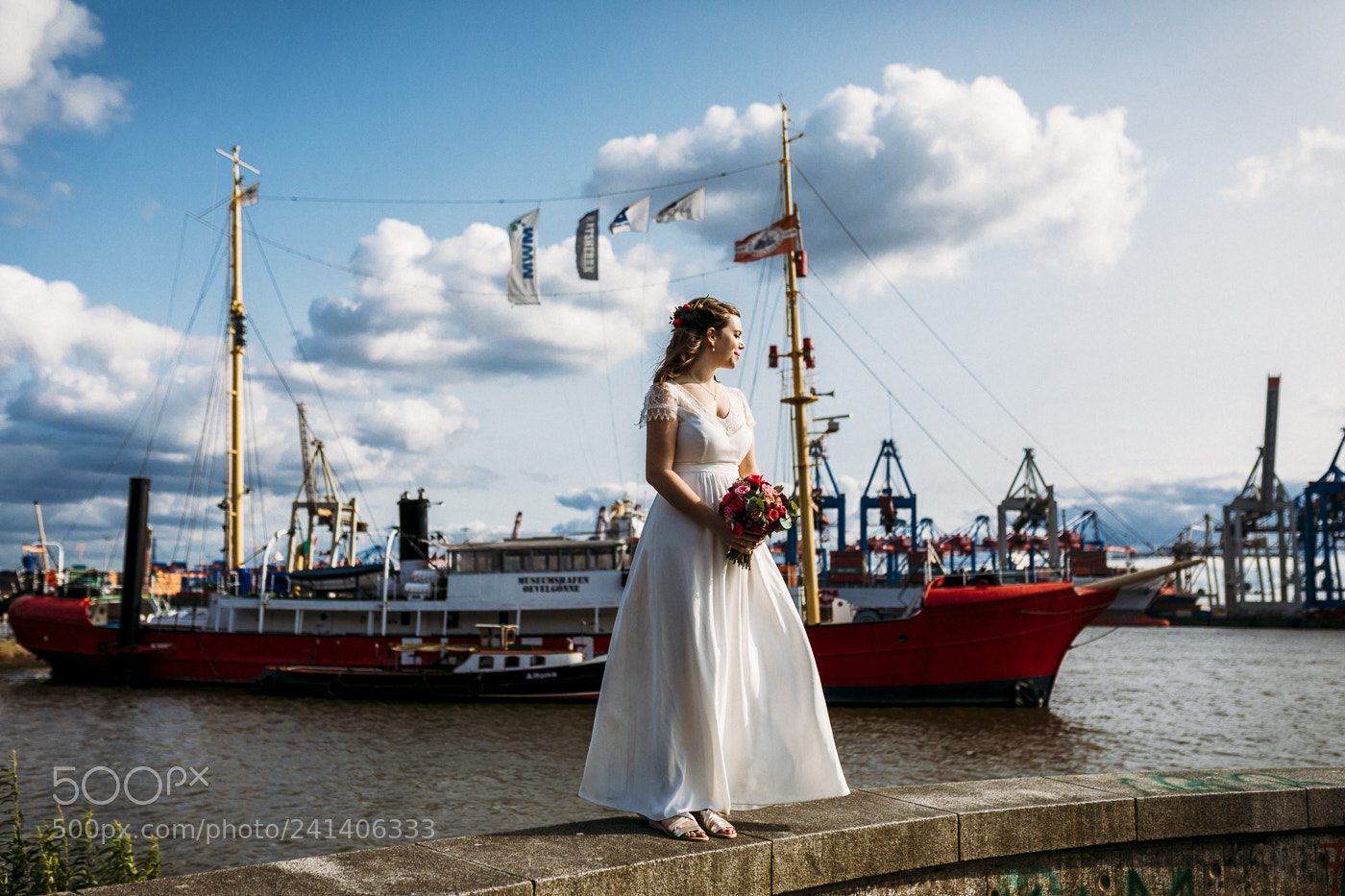 Canon EOS 5D Mark IV sample photo. Braut am hamburger hafen photography