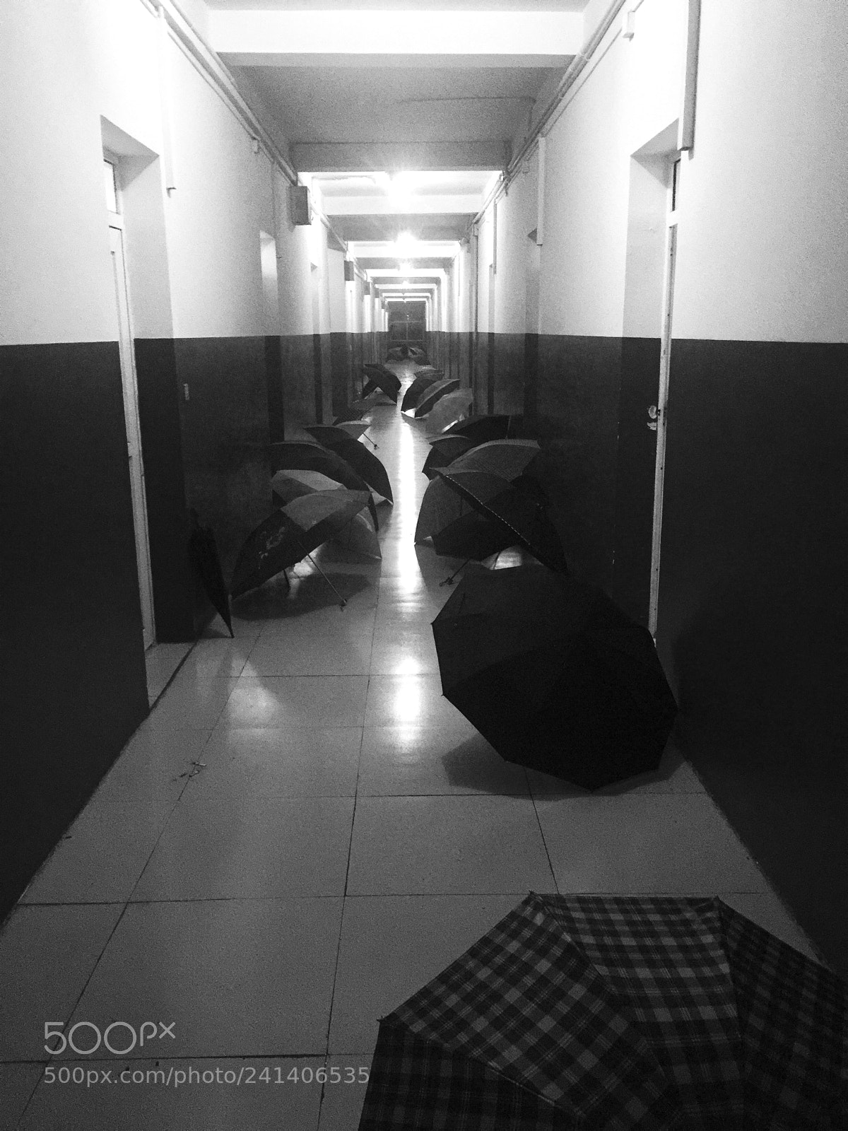 Apple iPhone 6 Plus sample photo. Dark and white photography