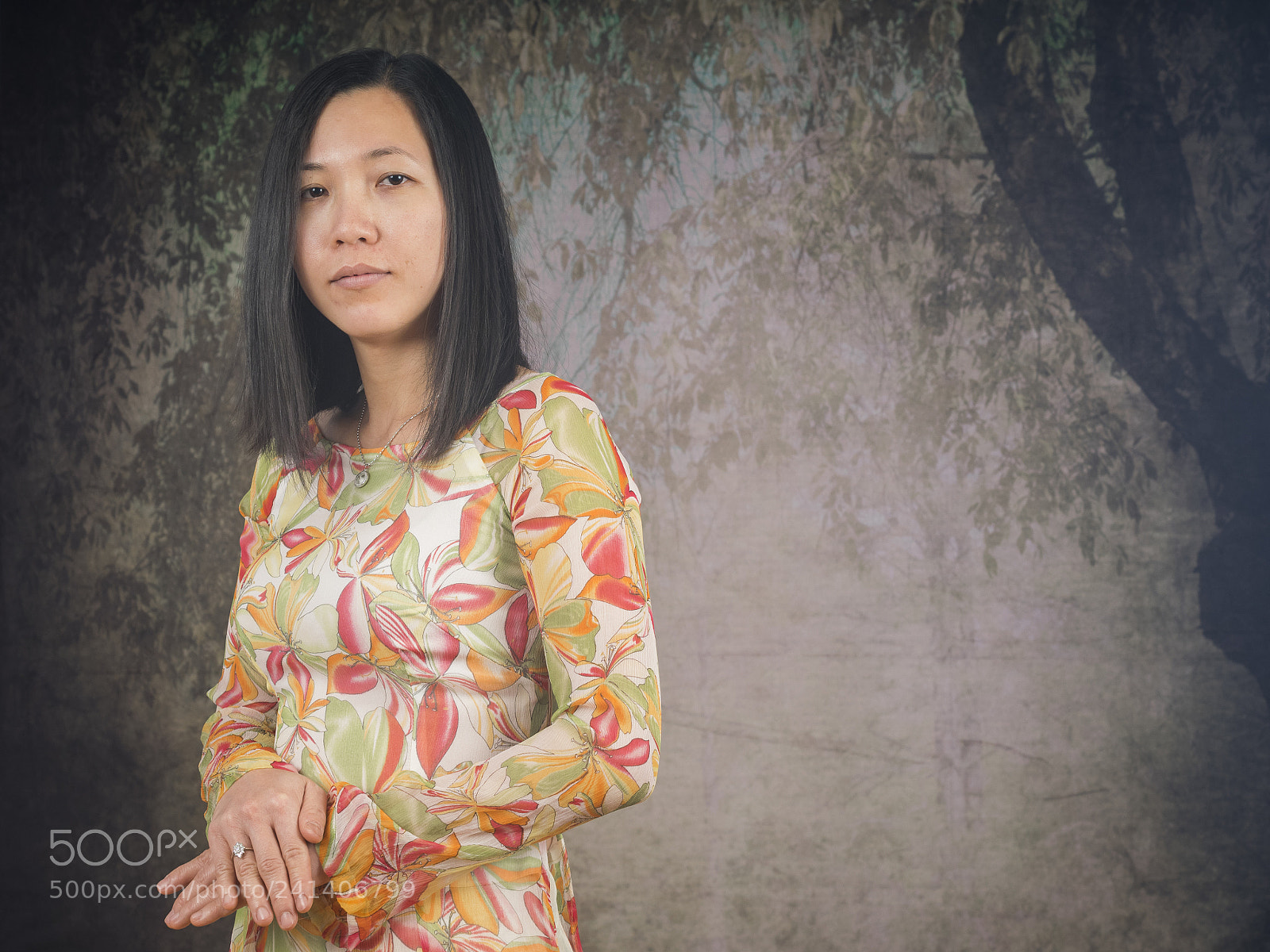 Olympus OM-D E-M1 sample photo. Traditional vietnamese dress photography