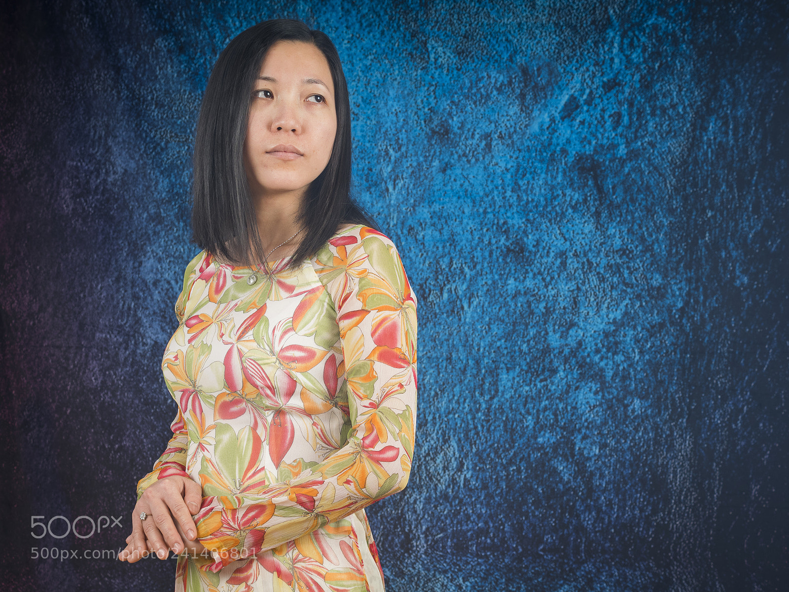 Olympus OM-D E-M1 sample photo. Traditional vietnamese dress photography