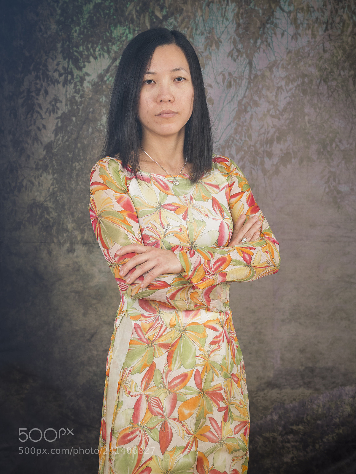 Olympus OM-D E-M1 sample photo. Traditional vietnamese dress photography
