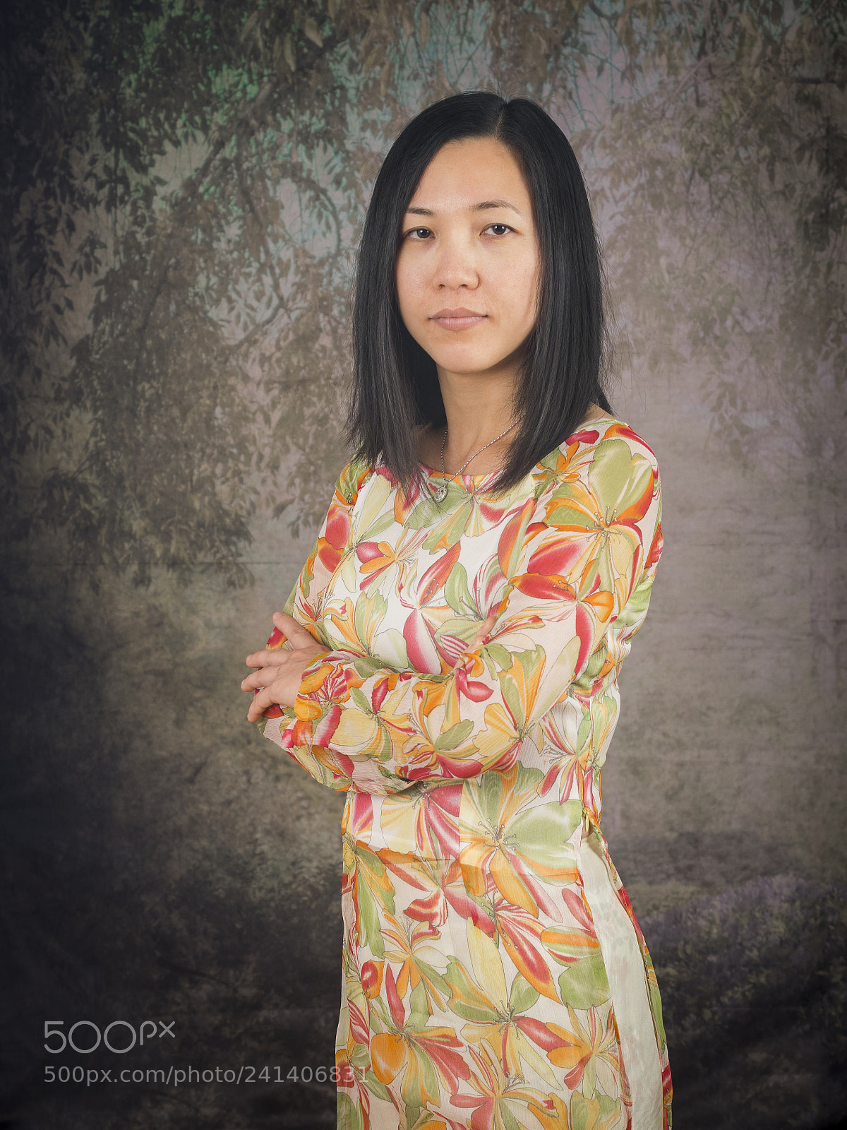 Olympus OM-D E-M1 sample photo. Traditional vietnamese dress photography