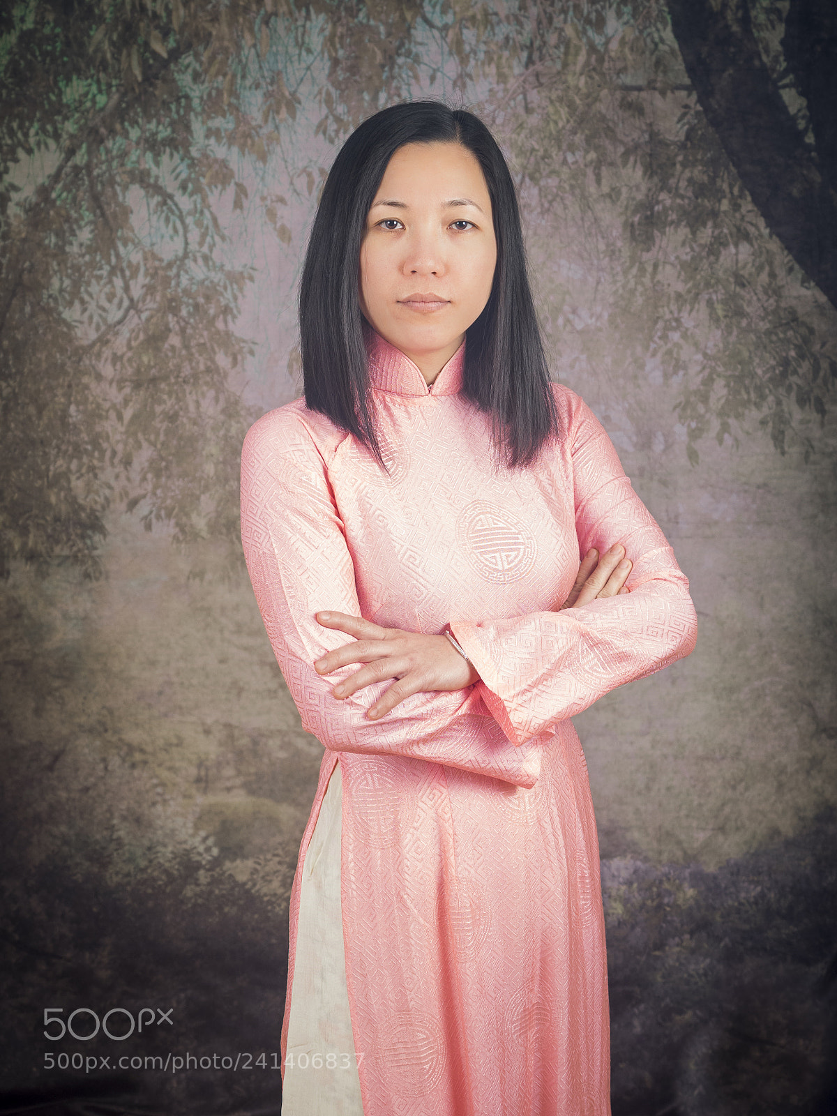 Olympus OM-D E-M1 sample photo. Traditional vietnamese dress photography