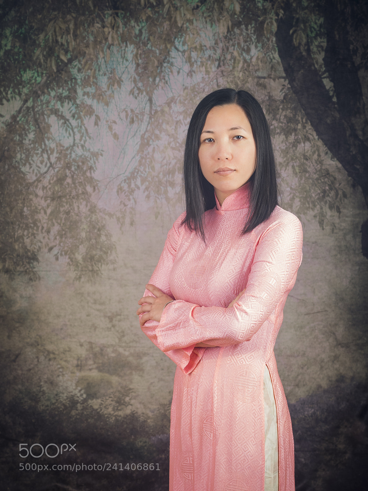Olympus OM-D E-M1 sample photo. Traditional vietnamese dress photography