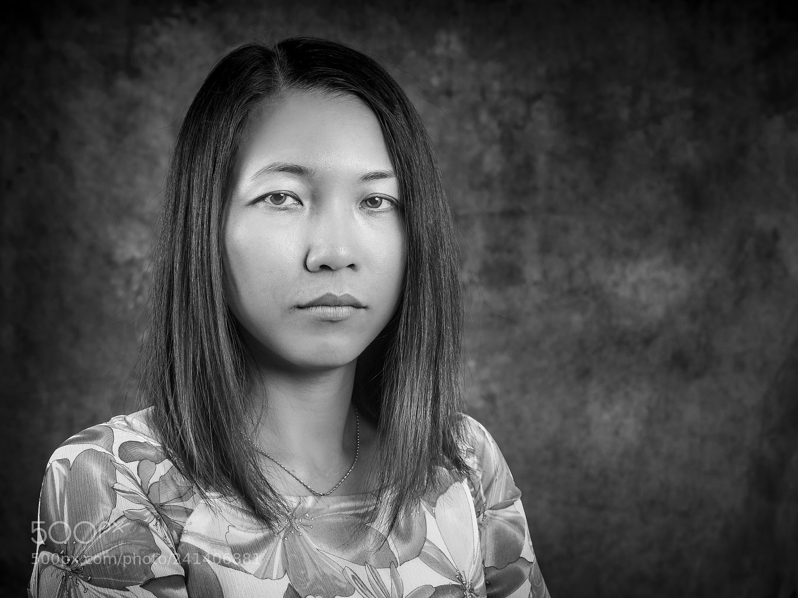 Olympus OM-D E-M1 sample photo. Traditional vietnamese dress photography