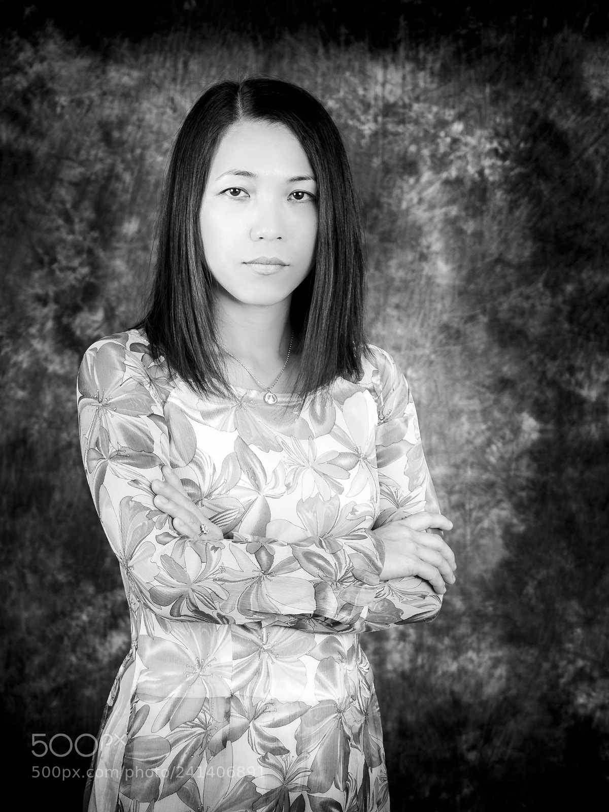 Olympus OM-D E-M1 sample photo. Traditional vietnamese dress photography