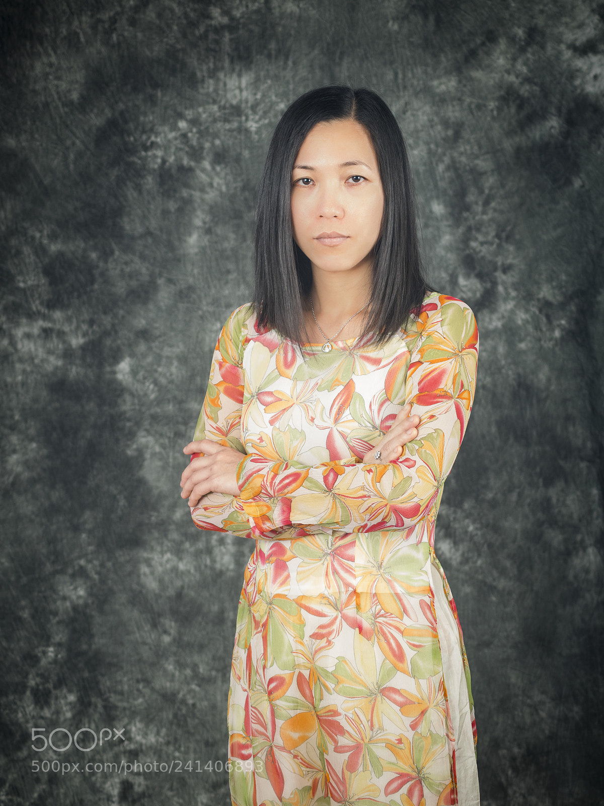Olympus OM-D E-M1 sample photo. Traditional vietnamese dress photography