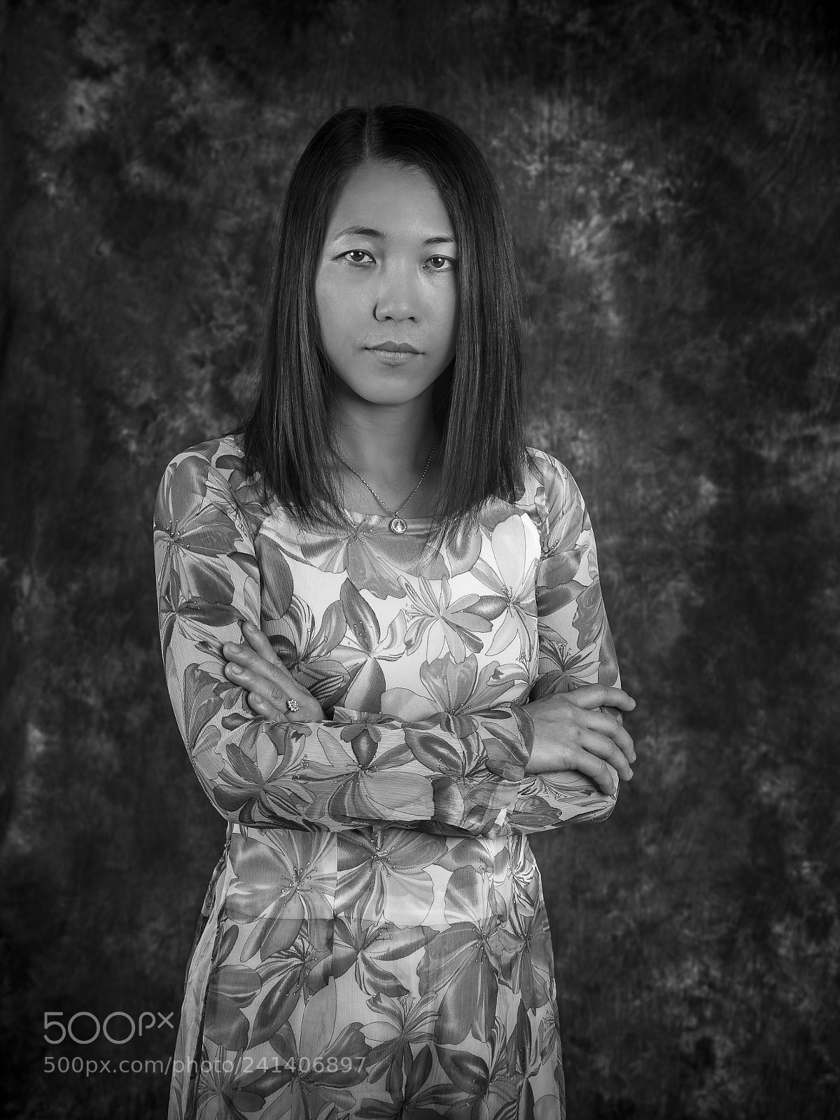Olympus OM-D E-M1 sample photo. Traditional vietnamese dress photography