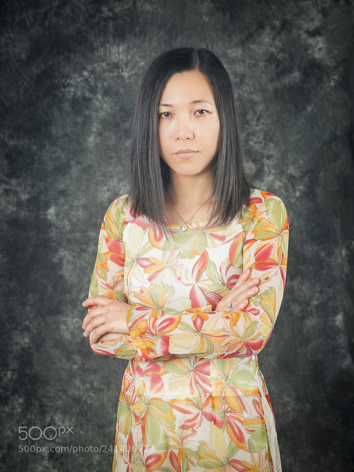 Olympus OM-D E-M1 sample photo. Traditional vietnamese dress photography