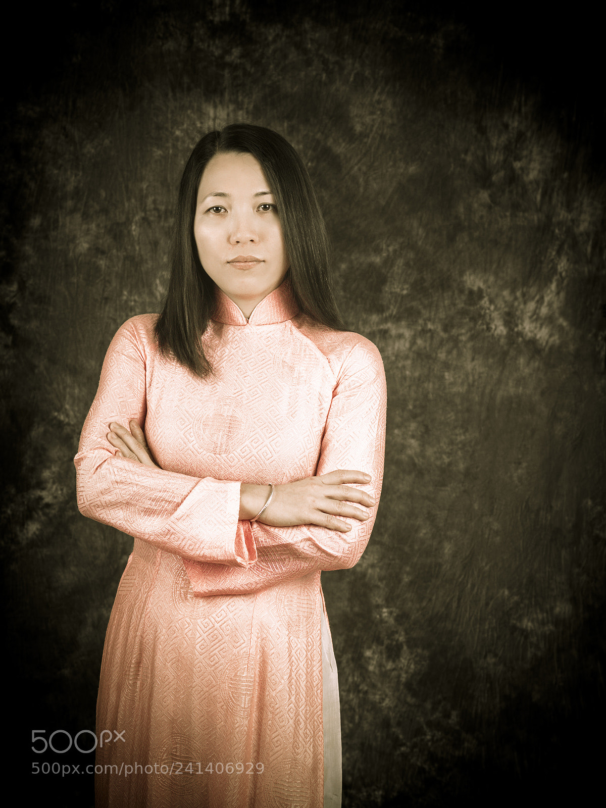Olympus OM-D E-M1 sample photo. Traditional vietnamese dress photography