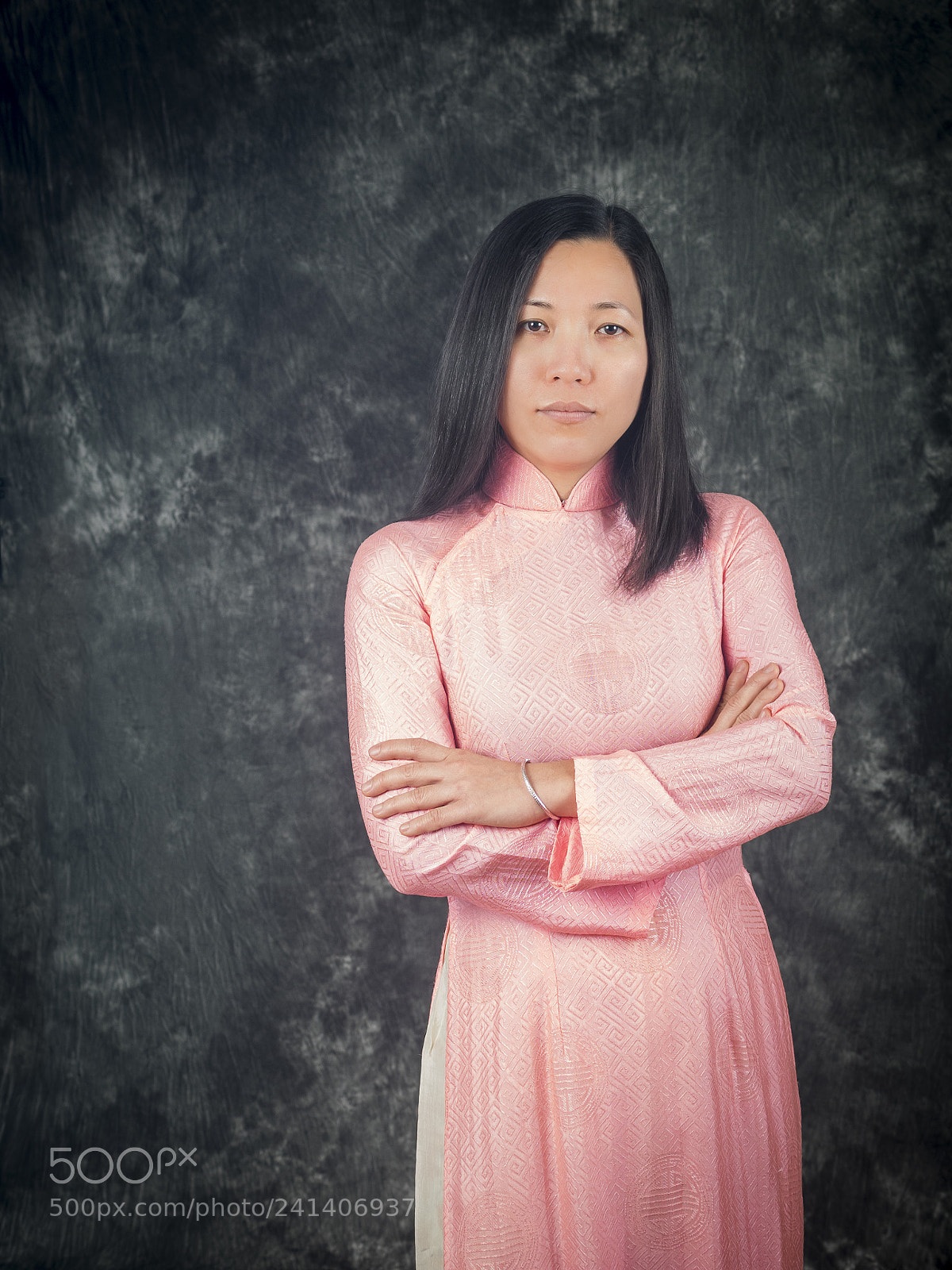 Olympus OM-D E-M1 sample photo. Traditional vietnamese dress photography