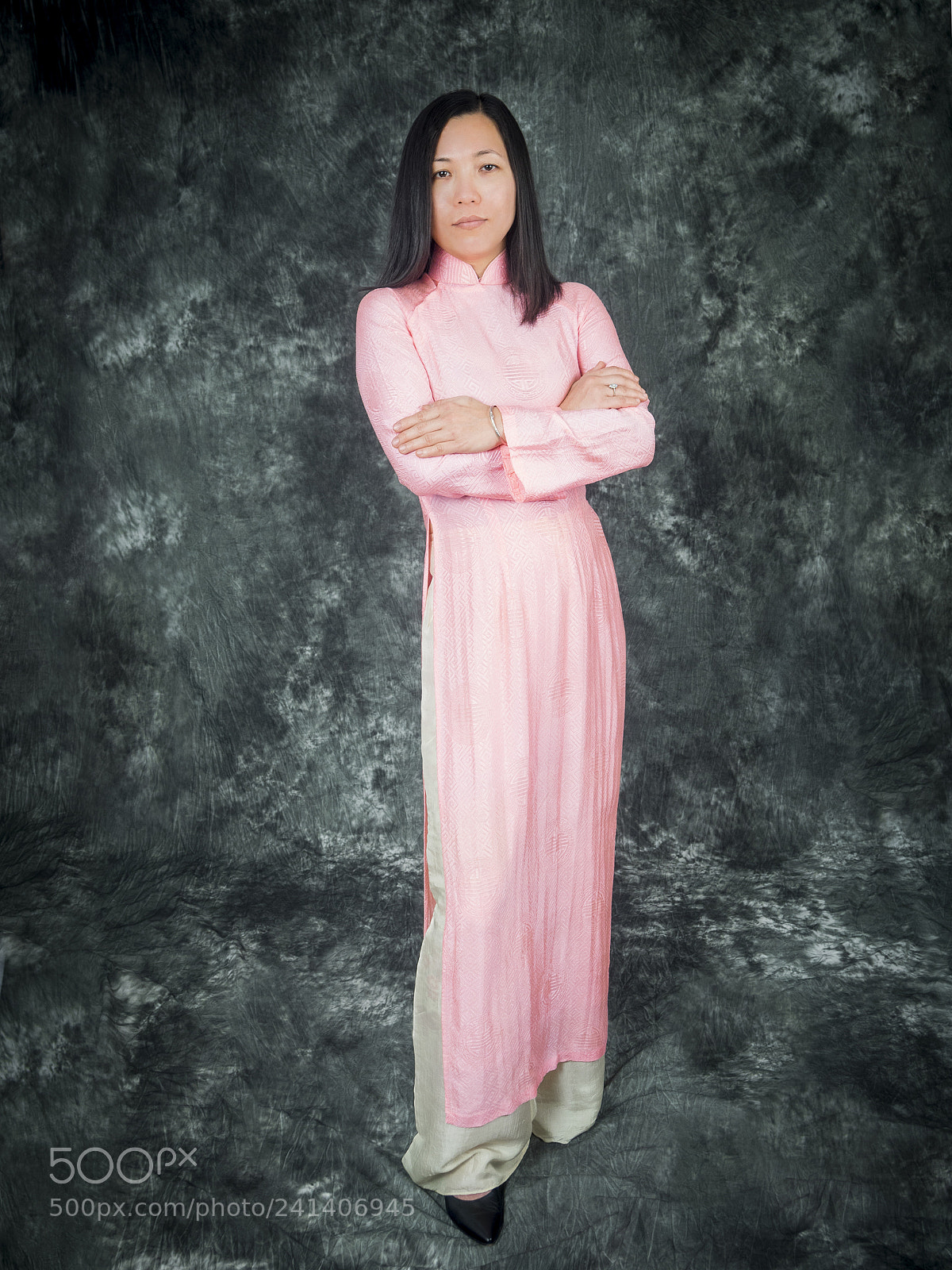 Olympus OM-D E-M1 sample photo. Traditional vietnamese dress photography