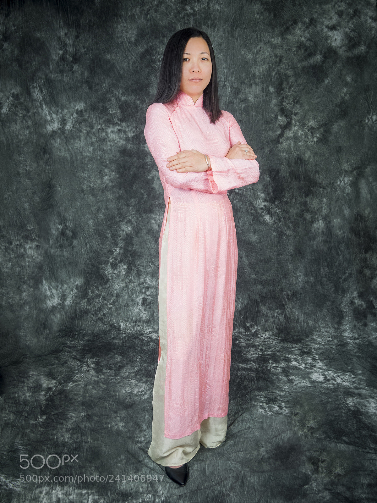 Olympus OM-D E-M1 sample photo. Traditional vietnamese dress photography