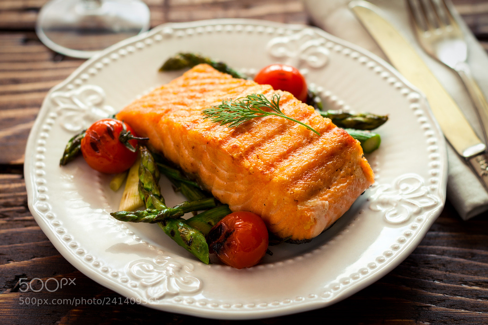 Canon EOS 500D (EOS Rebel T1i / EOS Kiss X3) sample photo. Grilled salmon with asparagus photography