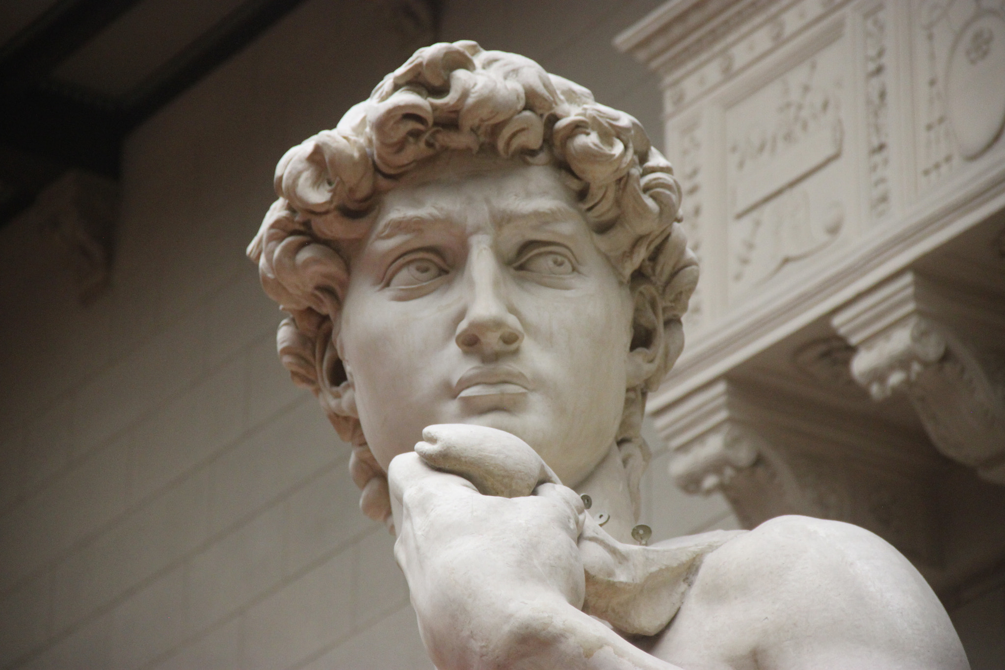 Canon EF-S 18-135mm F3.5-5.6 IS sample photo. Sculpture in the pushkin state museum of fine arts photography