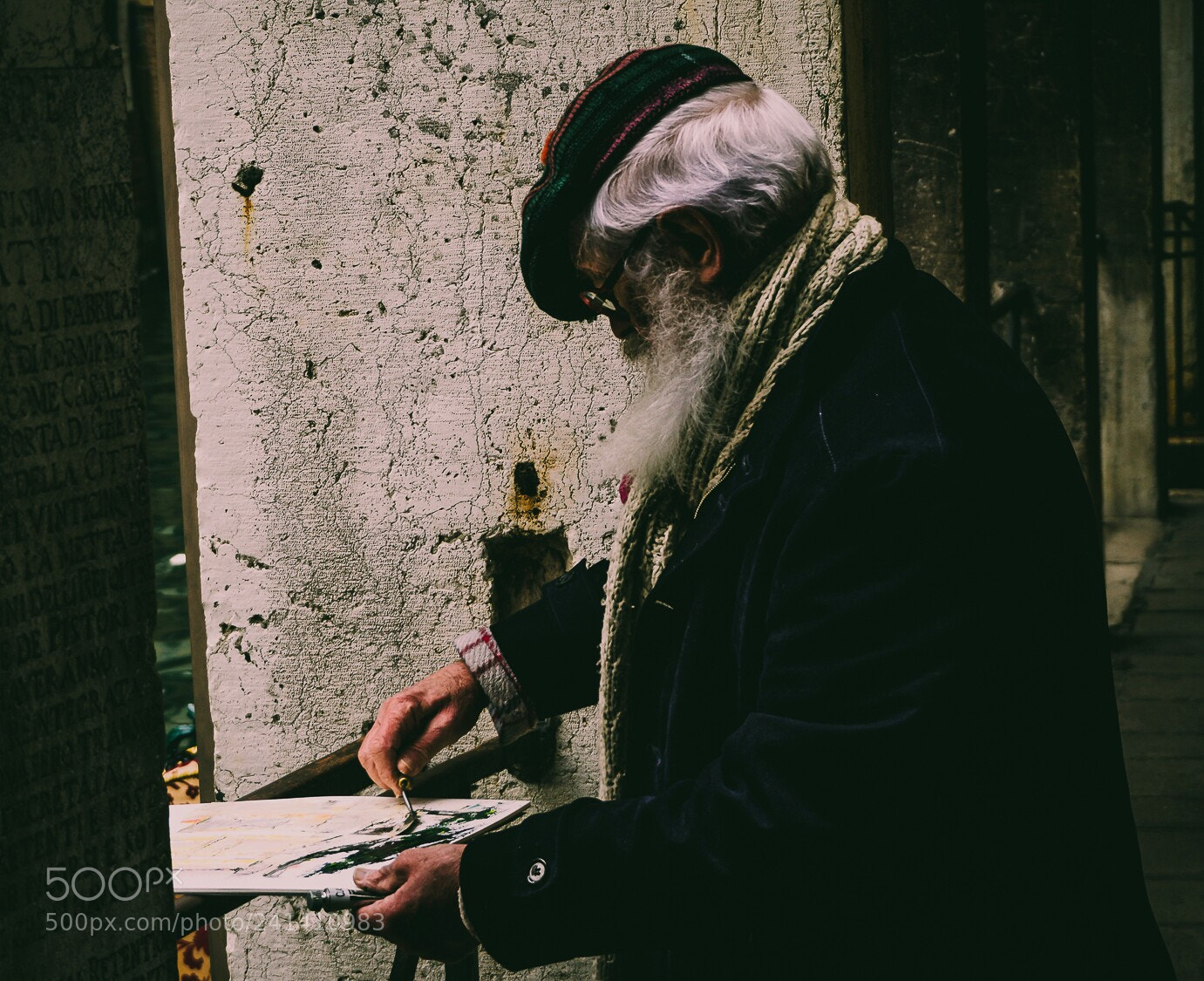 Olympus OM-D E-M10 II sample photo. The artist in venice photography