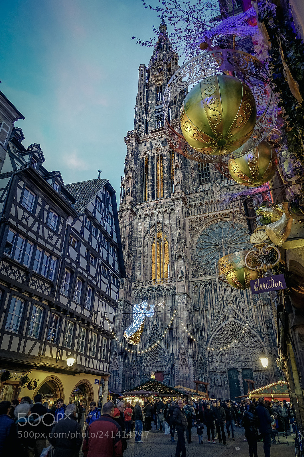 Sony Cyber-shot DSC-RX10 II sample photo. Catedral navideña photography