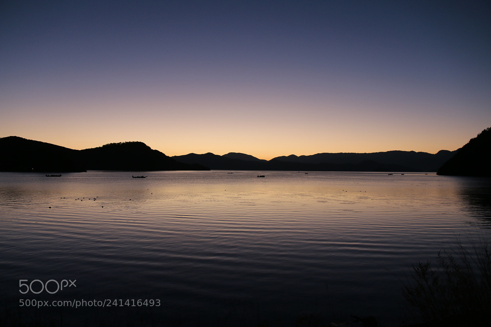 Canon EF-S 18-200mm F3.5-5.6 IS sample photo. 泸沽湖的日出 photography