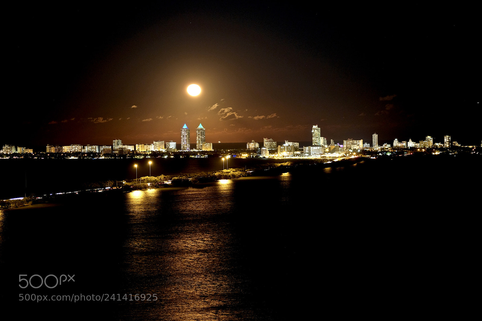 Fujifilm X-T20 sample photo. Full moon miami photography