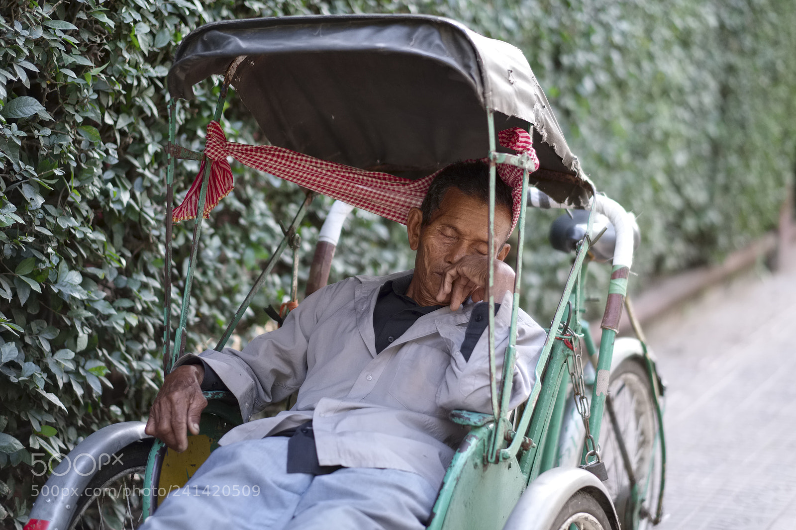 Fujifilm X-T1 sample photo. Phnom penh uber driver photography