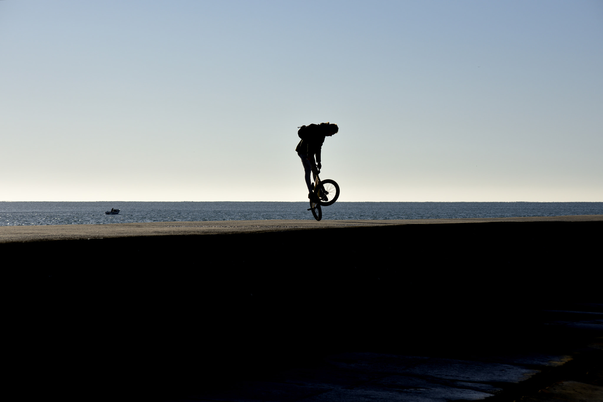 Nikon D810 + AF Nikkor 70-210mm f/4-5.6 sample photo. Nascer do sol na praia da rocha (portimão) () photography