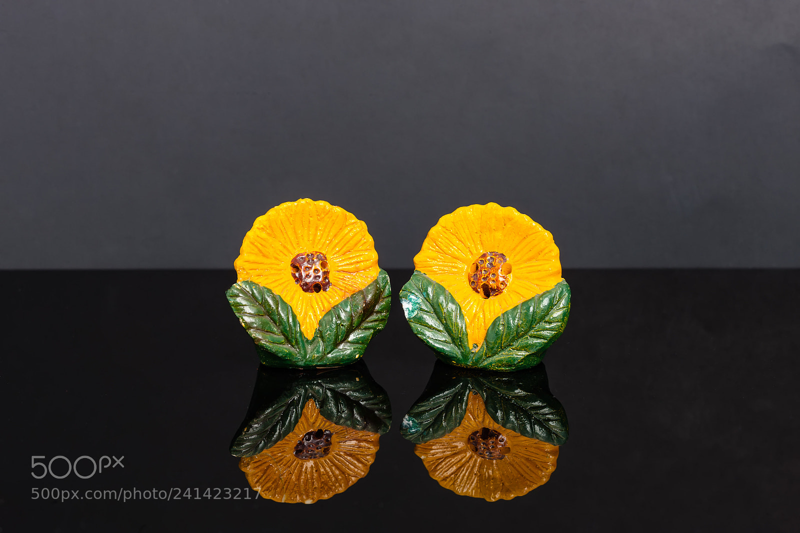 Canon EOS-1Ds Mark III sample photo. Ceramic sunflow shaped salt photography