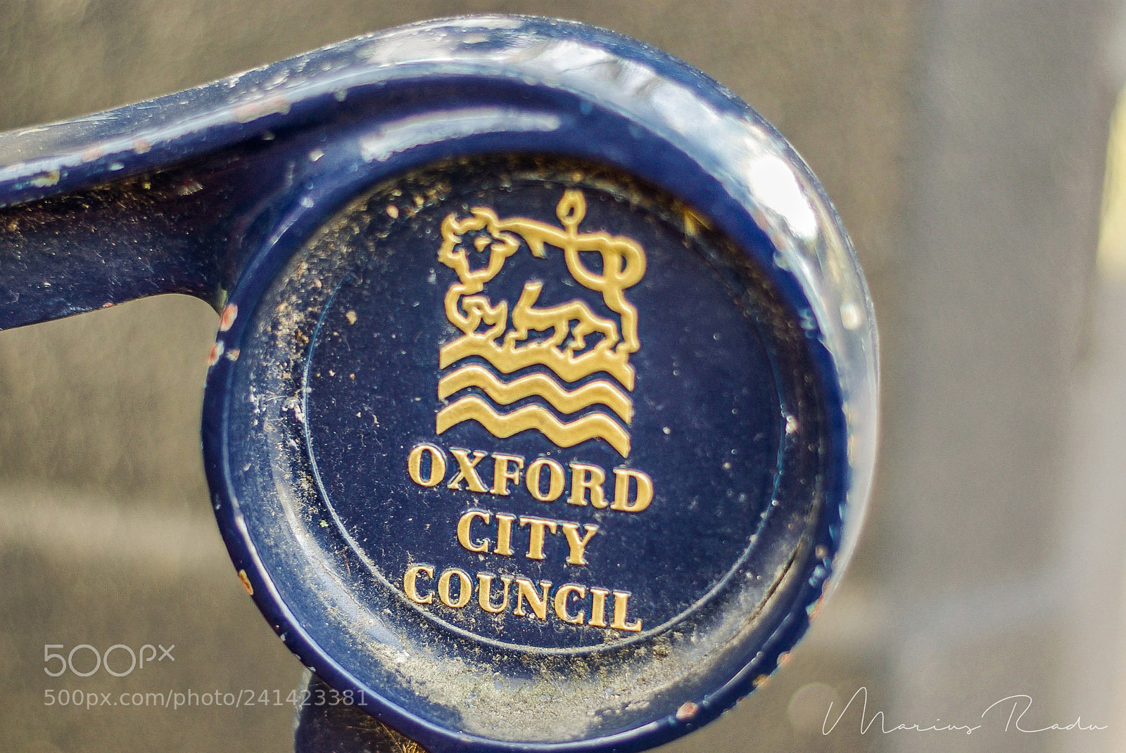 Pentax K10D sample photo. Bench handle photography