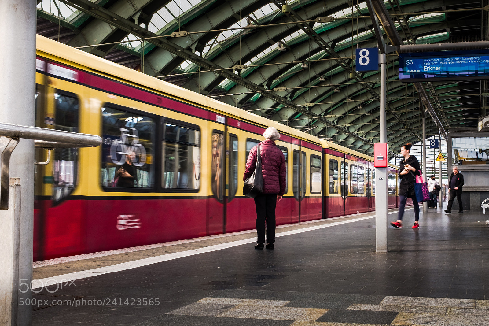 Fujifilm X100T sample photo. Train arrival photography