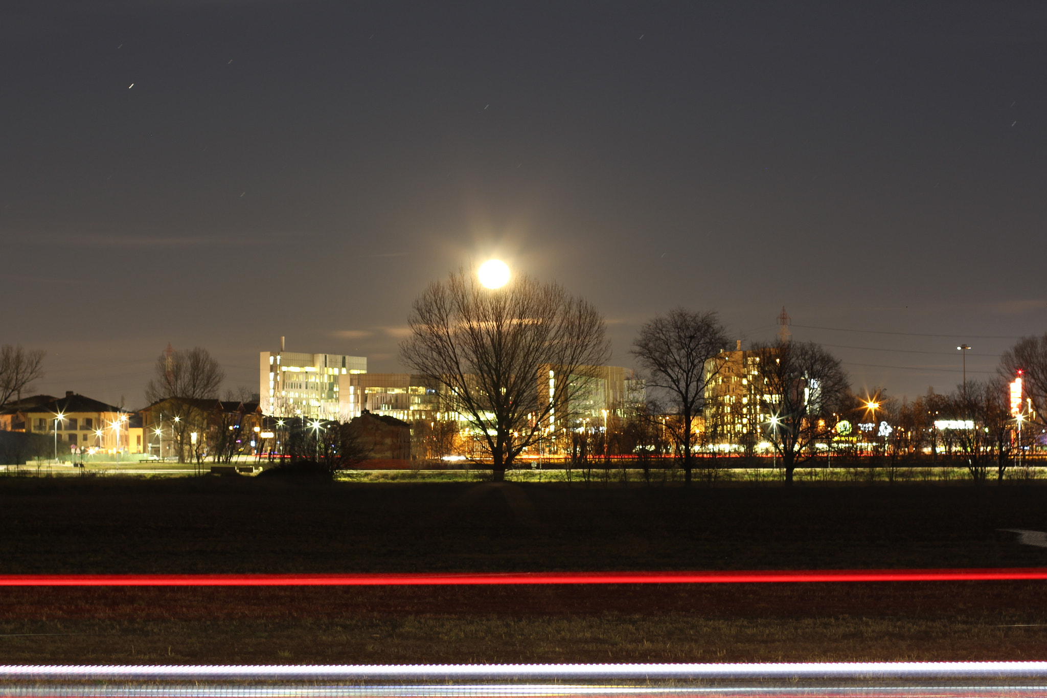 Canon EOS 700D (EOS Rebel T5i / EOS Kiss X7i) + Canon EF 50mm F1.4 USM sample photo. Moonshine photography