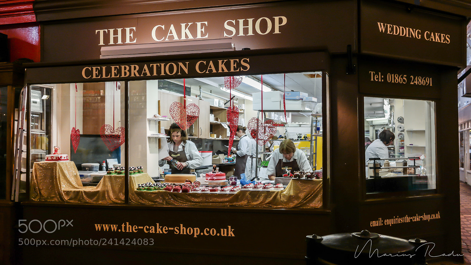Samsung NX2000 sample photo. Cake shop photography
