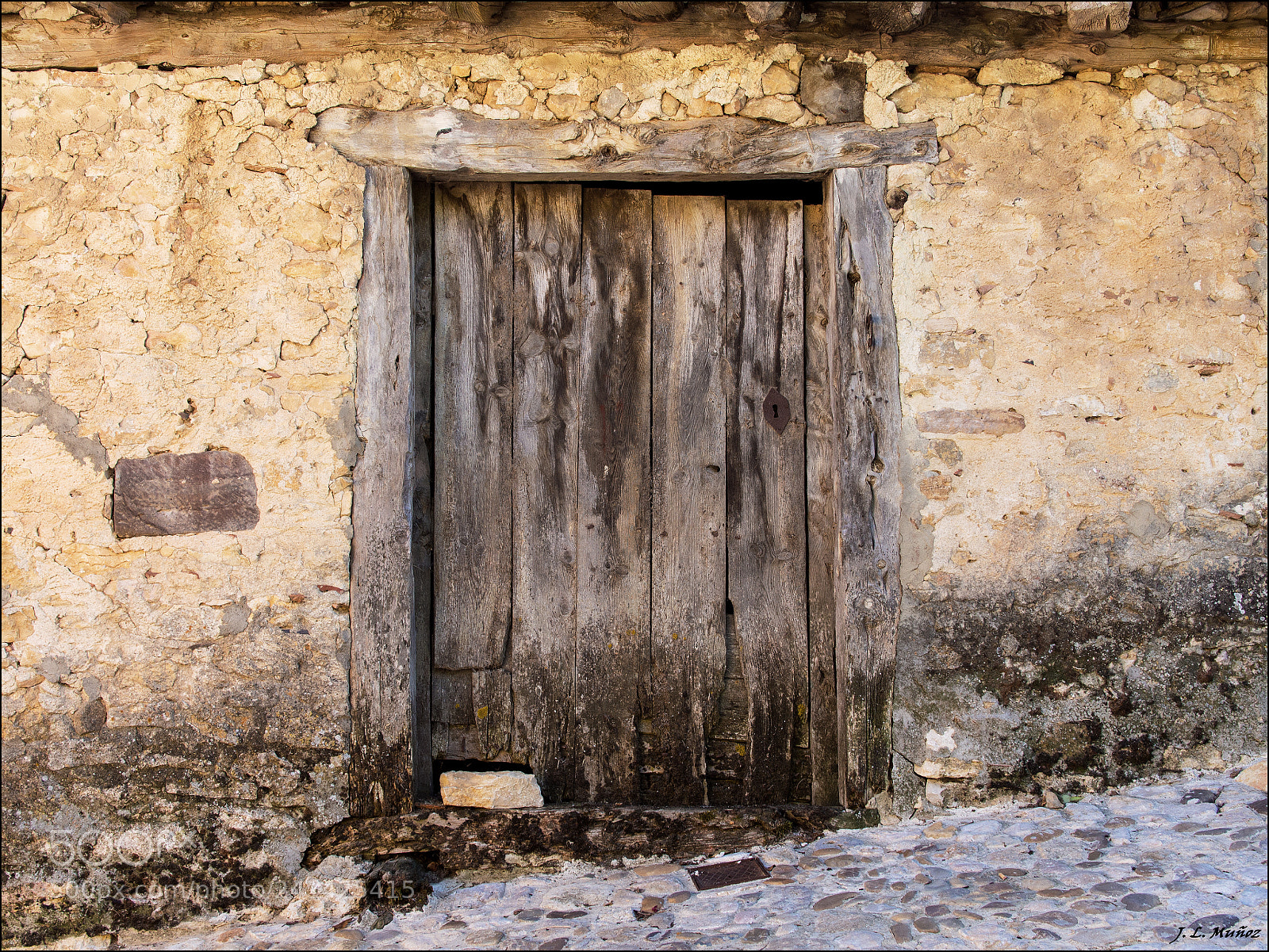 Olympus OM-D E-M5 sample photo. Puerta (calatañaor. soria.) photography