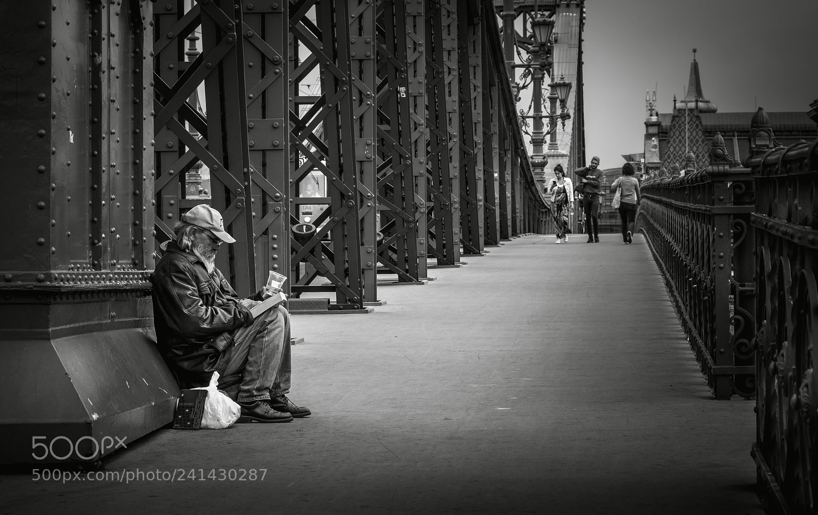 Panasonic Lumix DMC-G85 (Lumix DMC-G80) sample photo. On the bridge photography
