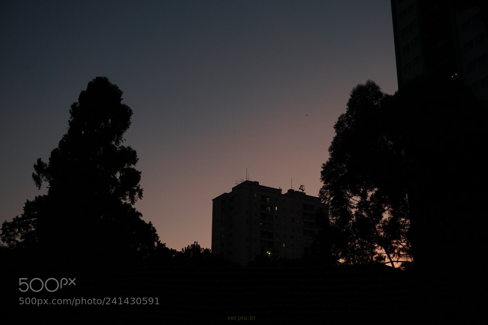 Sony a6000 + Sony E 18-50mm F4-5.6 sample photo. Crepúsculo photography