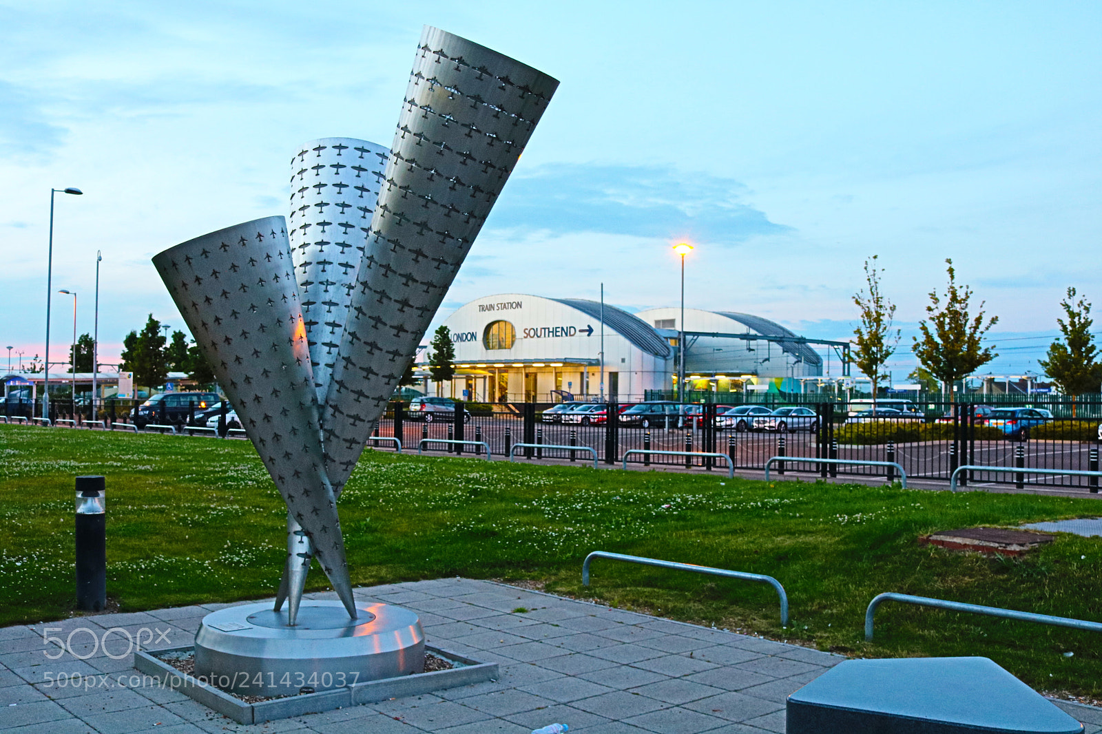 Canon EOS 750D (EOS Rebel T6i / EOS Kiss X8i) sample photo. Southend rail photography
