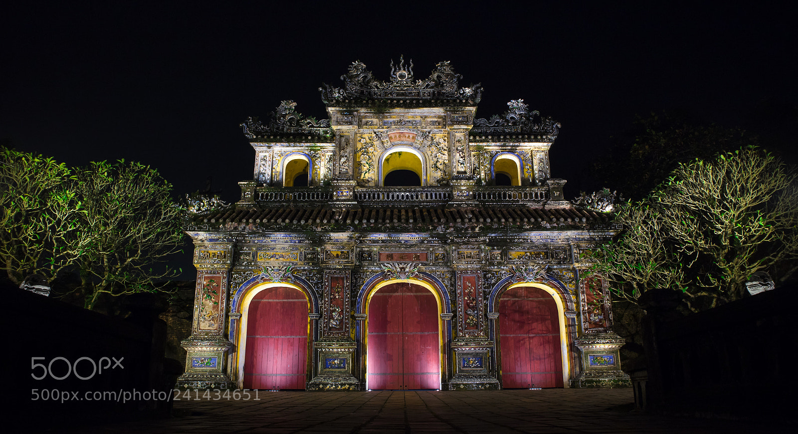 Canon EOS M10 sample photo. Imperial gate photography