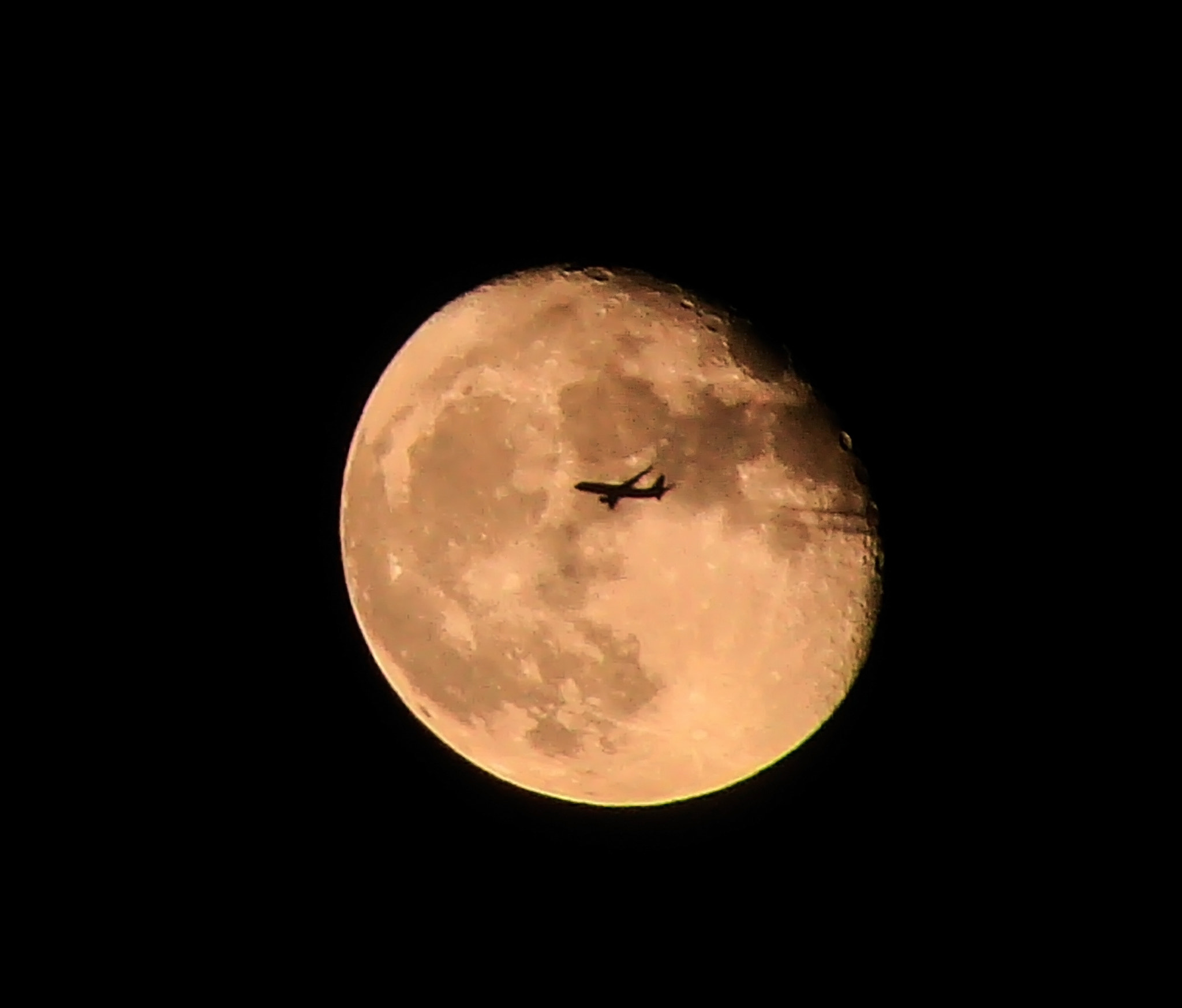 Sony DSC-H5 sample photo. Airplane on background of the moon photography