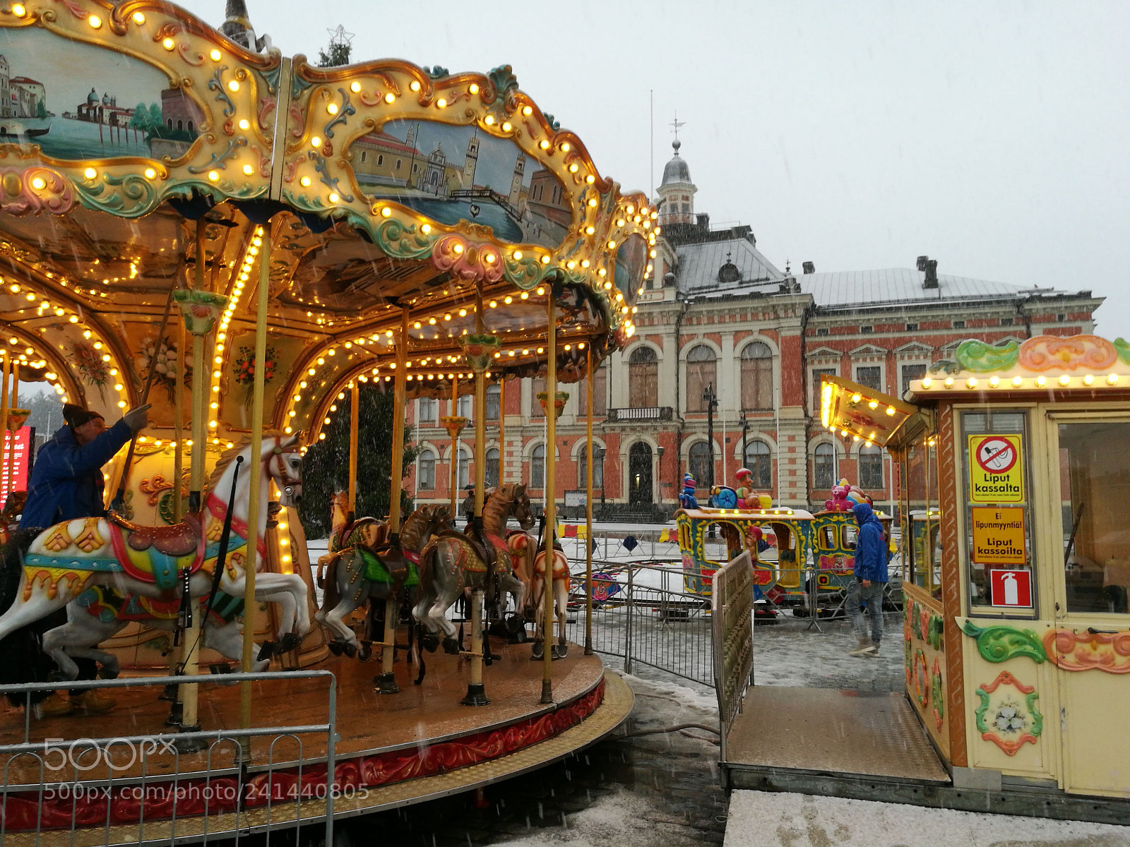 HUAWEI Honor 8 sample photo. The carousel photography