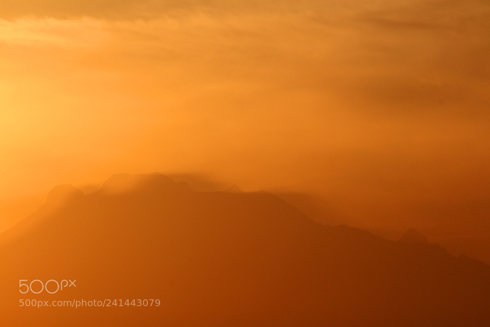 Canon EOS 600D (Rebel EOS T3i / EOS Kiss X5) sample photo. Sleeping woman at dawn photography