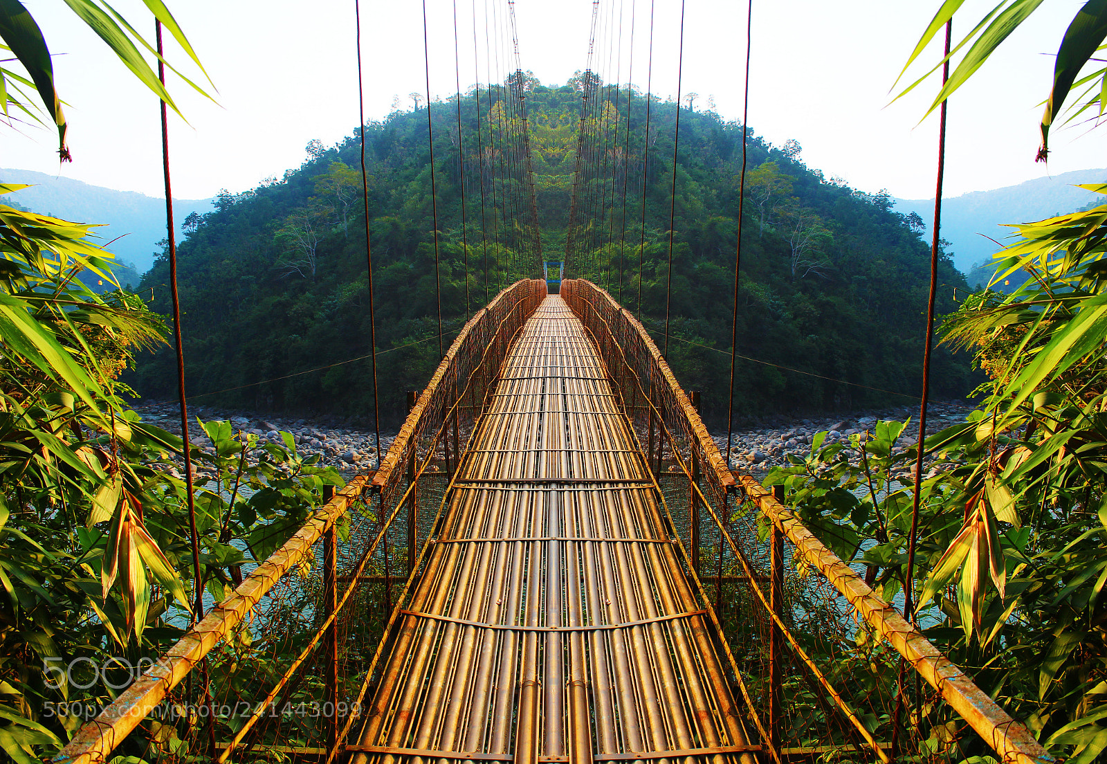 Canon EOS 1200D (EOS Rebel T5 / EOS Kiss X70 / EOS Hi) sample photo. Footbridge symmetry! photography