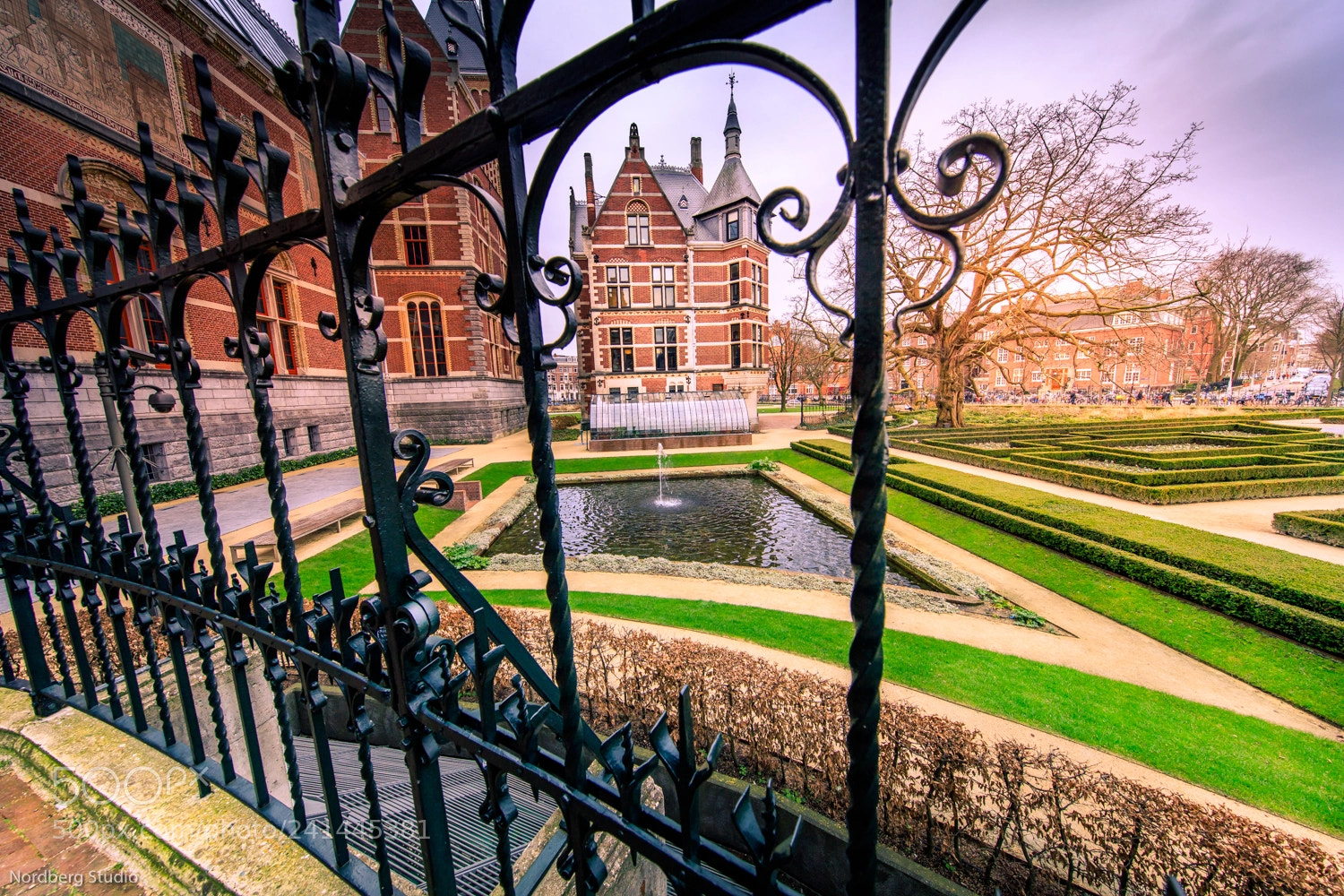 Canon EOS 5DS R sample photo. Walk by the garden photography