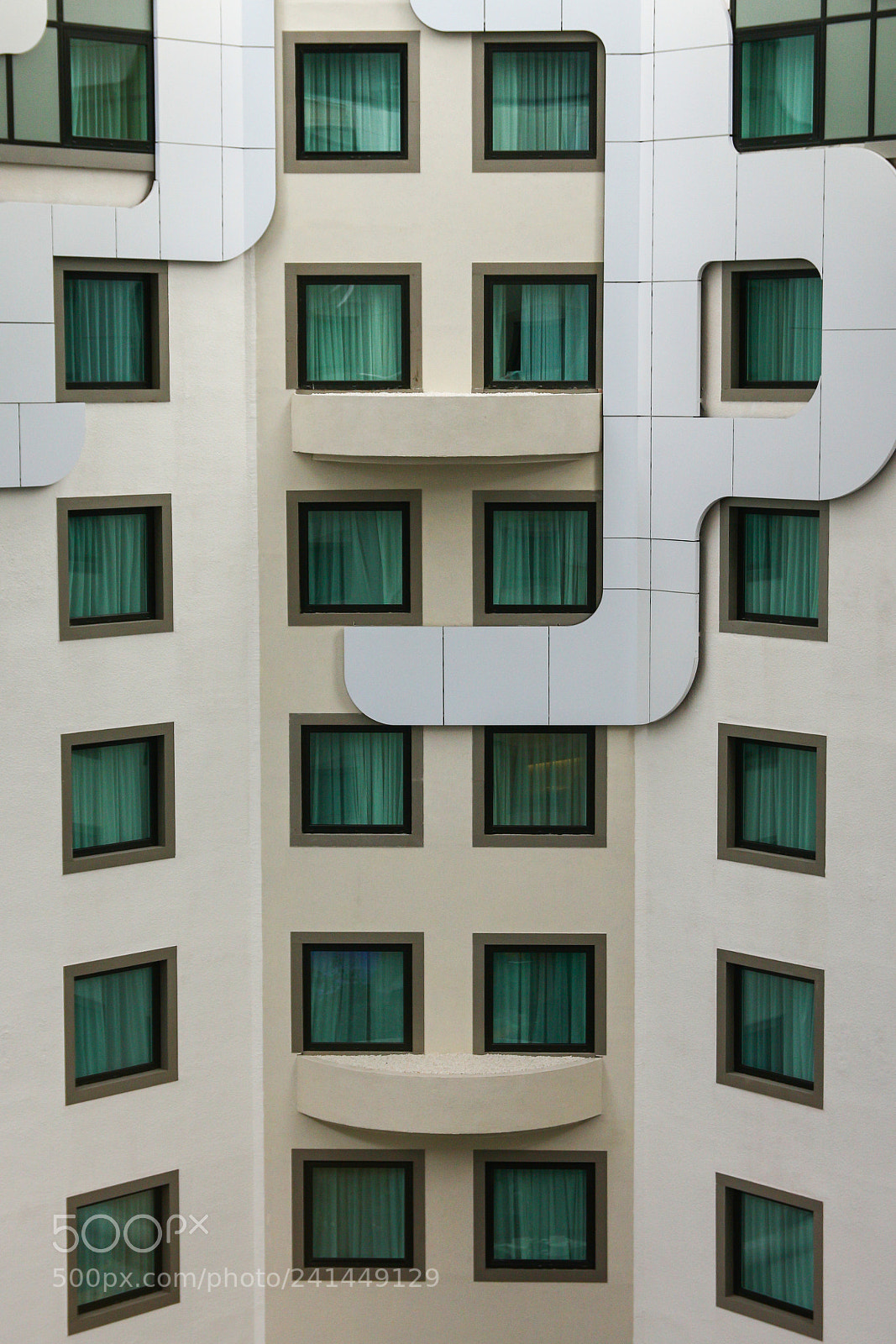 Canon EOS 650D (EOS Rebel T4i / EOS Kiss X6i) sample photo. Green windows photography