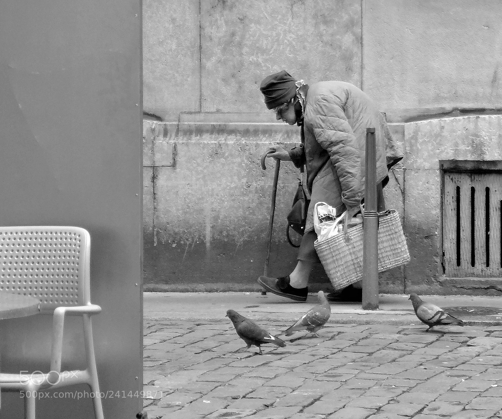 Panasonic Lumix DMC-LX7 sample photo. Old lady with pigeons photography